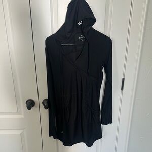 Women’s Athleta LS Black Beaxh Cover Up